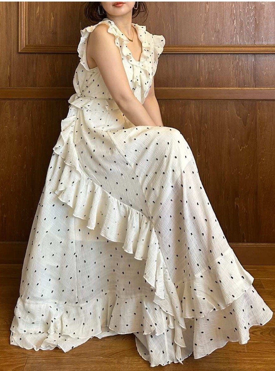 🥨LILY BROWN🥨昨年ご好評頂いたラッフルフリルワンピースから新色登場