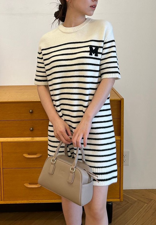 Mila Owen Mモチーフ付ウールブレンドミニニットワンピース