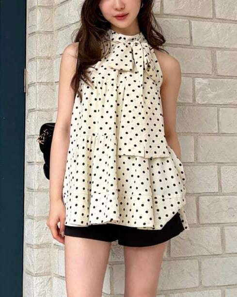LILY BROWN　華奢見えを叶えるアメスリライン、上品に波打つ優秀ティアードブラウス💕