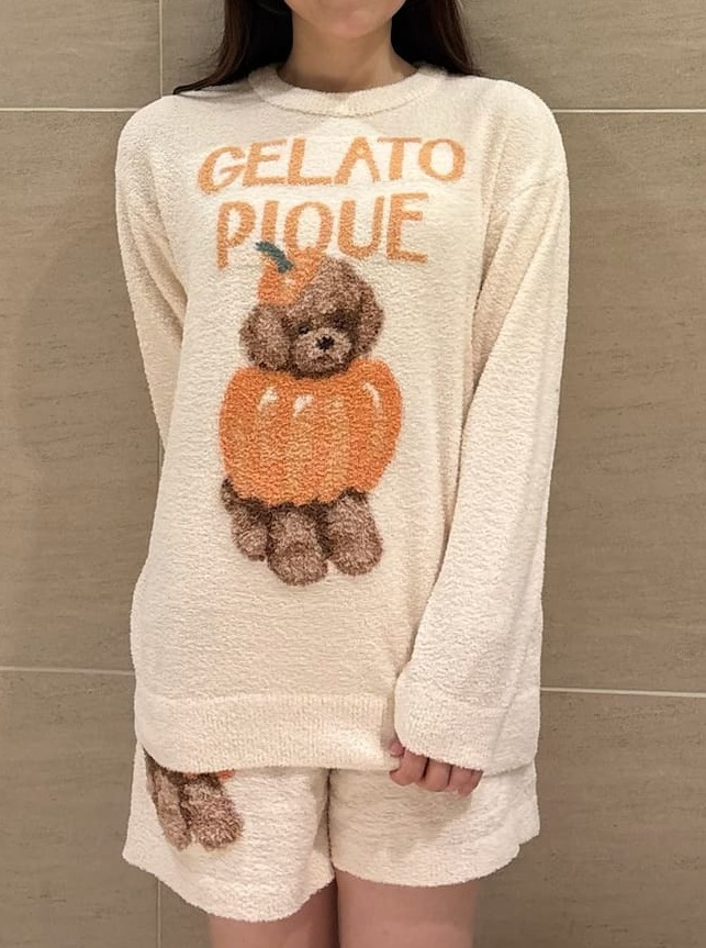 gelatopique　HALLOWEEN・仮装したDOGたちのジャガードプルオーバー🦇