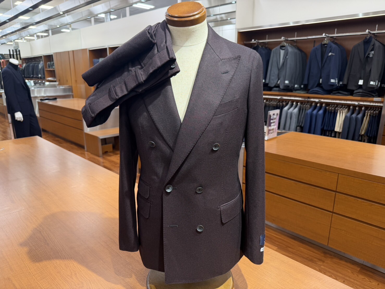 成人式のスーツはスーツセレクト那覇メインプレイス店で！