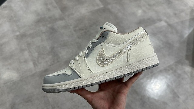 JORDAN BRAND ウィメンズ エア ジョーダン 1 LOW