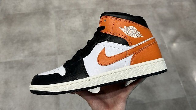 JORDAN BRAND エア ジョーダン 1 MID
