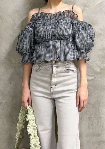 SNIDEL 🎀 人気のギャザーオフショルブラウスが新カラーで登場 🎀