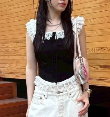 💚LILY BROWN💚2WAY仕様で魅せるレースフリルニットトップス