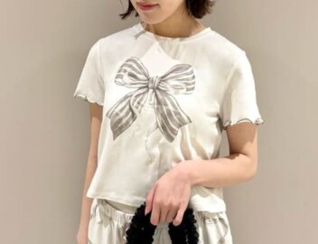 🎀SNIDEL HOME ビッグリボンが印象的なショートTシャツ🎀