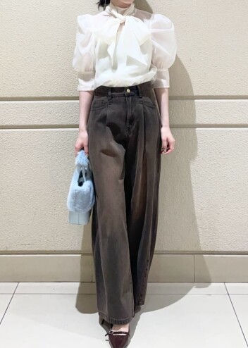 LILY BROWN　🤎オーガンザボウタイブラウス🤎