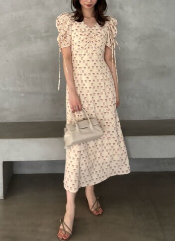 🎀SNIDEL🎀ヴィンテージライクな雰囲気で仕上げたリボンプリントワンピース