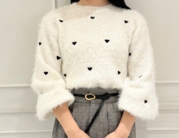 SNIDEL ハート刺繍が心をくすぐるニットプルオーバー