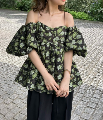 LILIY BROWN  💗3WAYジャガードペプラムビスチェ 入荷💗