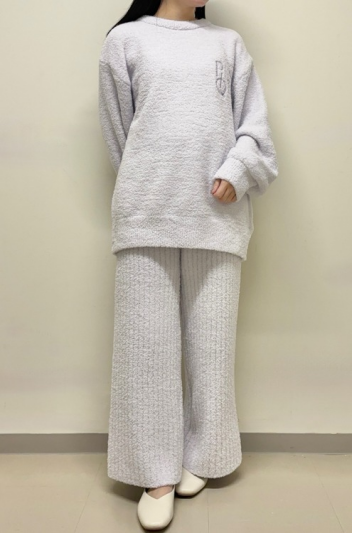 淡色と刺繍がキャッチーなセットアップ