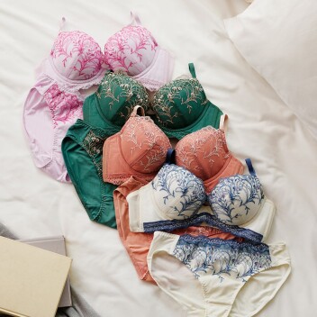 ✨期間限定✨ブラジャー&ショーツセット税込3,000円❣️