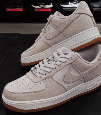 New arrivals AIR FORCE 1 ’07 LV8