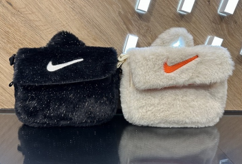 【NIKE】クロスボディバッグ