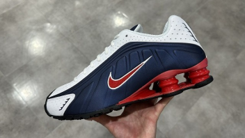 NIKE ショックス R4 