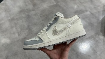 JORDAN BRAND ウィメンズ エア ジョーダン 1 LOW