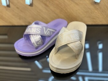 【VANS】サンダル入荷☆