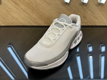 【NIKE】ウィメンズ エア マックス DN