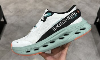 【SKECHERS】マックスクッショニング_グライドステップ