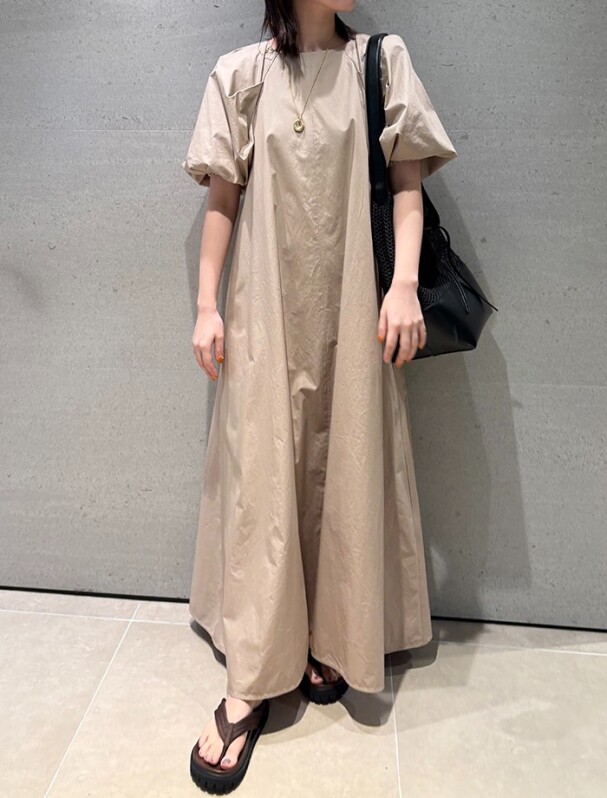 Mila Owen 程よいボリュームスリーブが大人仕様のワンピース👗